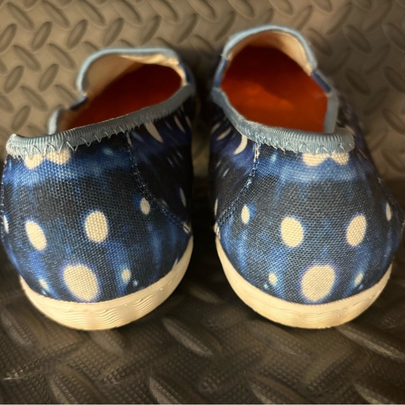blu kicks Blue Whale Shark Womens Sz 10 Slip-on Recycled Canvas Rubber sole shoe - Picture 6 of 8
